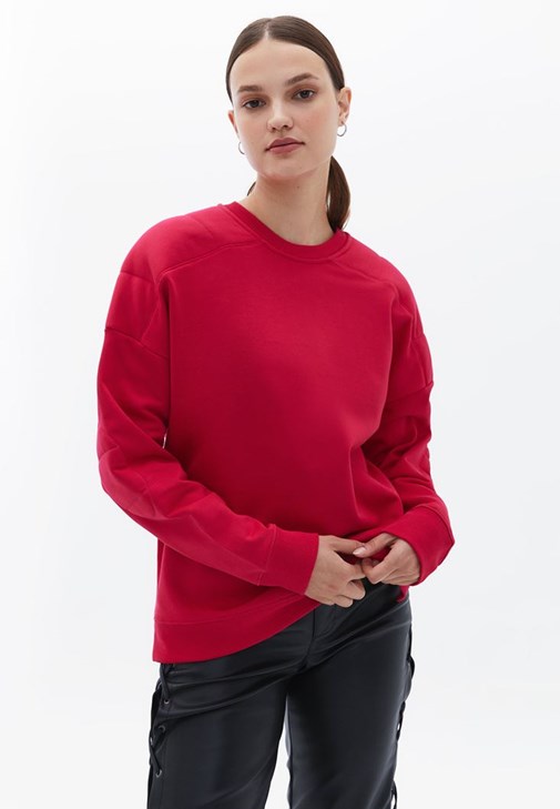 Oversize Sweatshirt ve Deri Pantolon Kombini