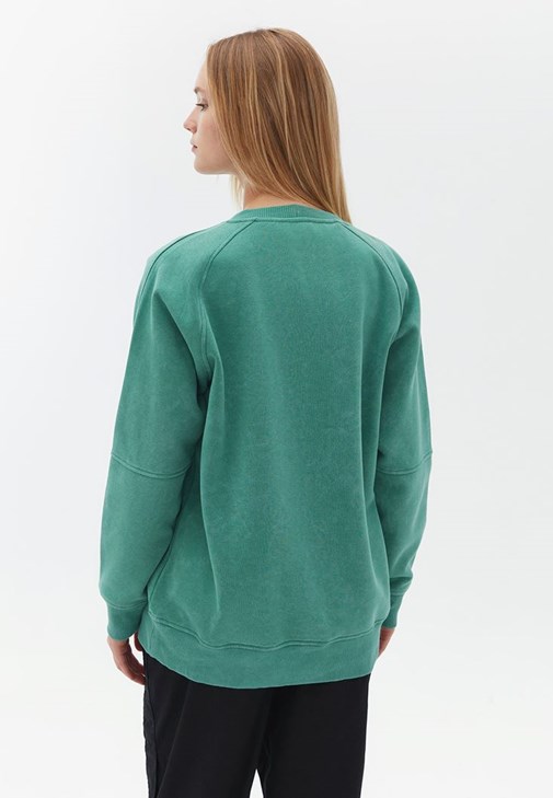 Yıkamalı Sweatshirt ve Denim Pantolon Kombini