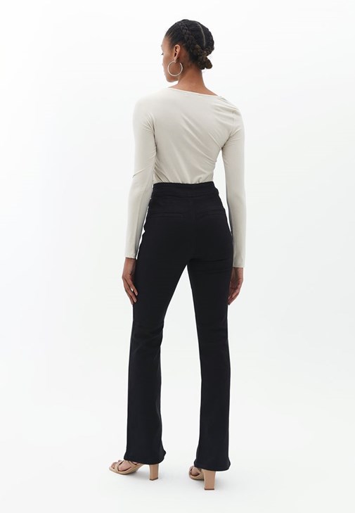 Tencel Pantolon ve Asimetrik Yaka Bluz Kombini