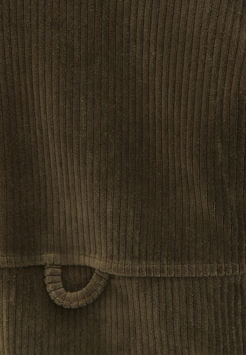 Kadife Gömlek ve Wide-Leg Pantolon Kombini