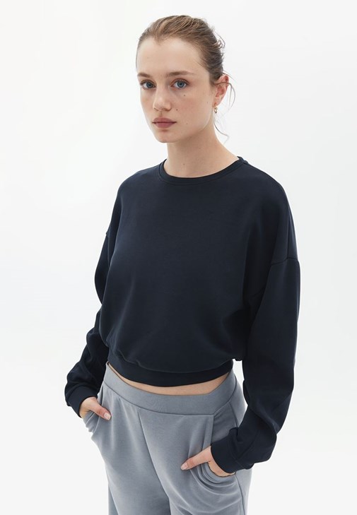 Crop Sweatshirt ve Bootcut Pantolon Kombini