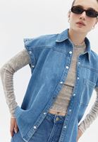 Oversize Denim Gömlek ve Crop Top Kombini