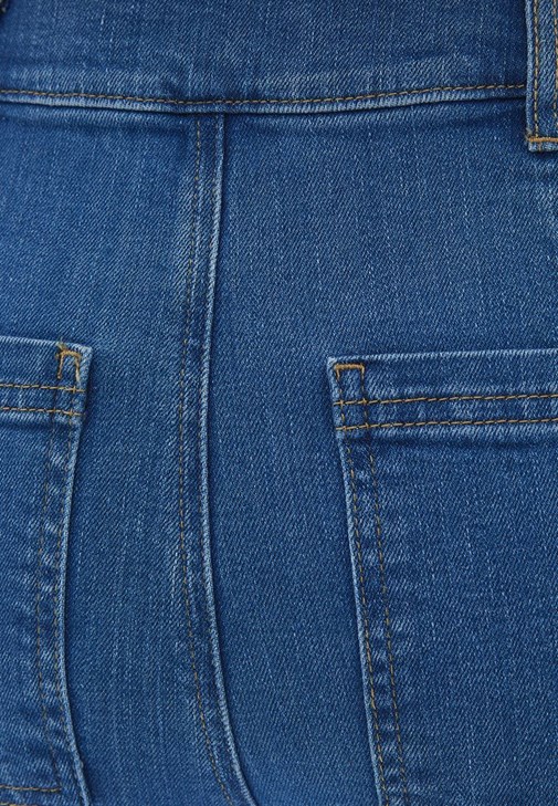 Denim Pantolon ve Crop Bluz Kombini