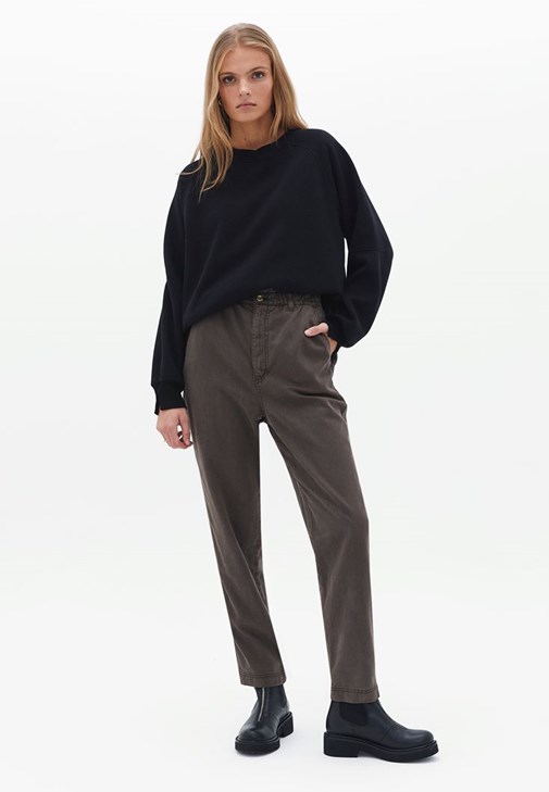 Baggy-Fit Pantolon ve Oversize Sweatshirt Kombini 