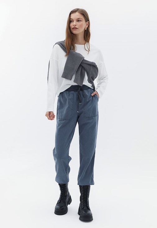 Tencel Jogger Pantolon ve Tişört Kombini