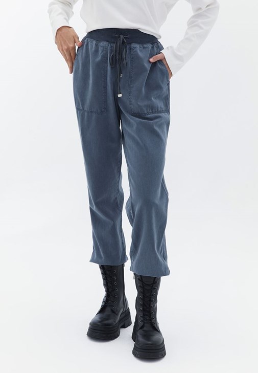 Tencel Jogger Pantolon ve Tişört Kombini