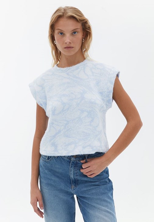 Jakarlı Crop Süveter ve Pantolon Kombini