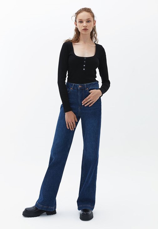 Çıtçıtlı Crop Tişört ve Pantolon Kombini