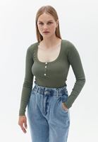 Women Green Crop Tshirt with Snap Fastener Detail