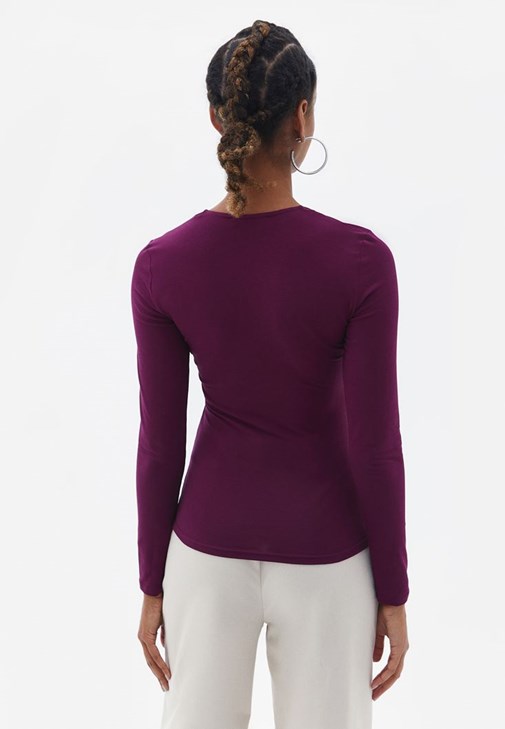 Kare Yaka Tişört ve Tencel Pantolon Kombini