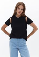 Oversize Tişört ve Wide-Leg Jean Kombini