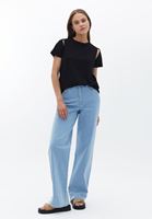 Oversize Tişört ve Wide-Leg Jean Kombini