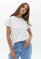 Oversize Tişört ve Yüksek Bel Jean Kombini