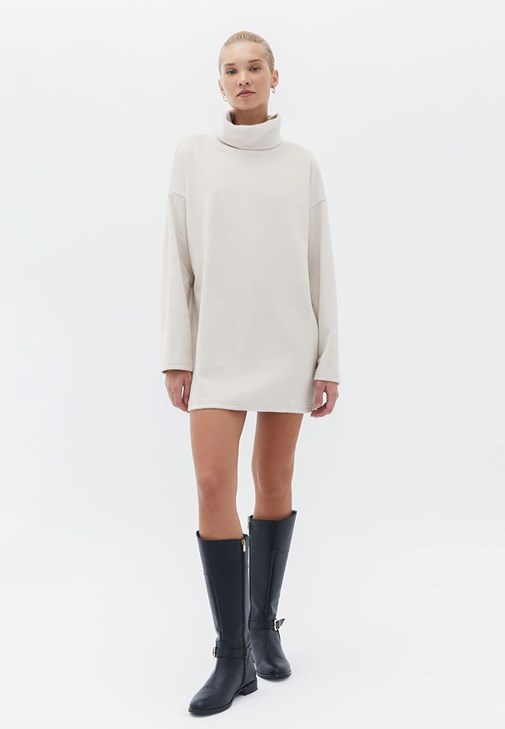 Oversize Elbise ve Çizme Kombini