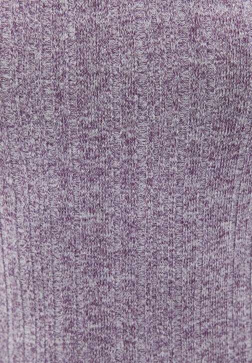 Cut-Out Detaylı Tişört ve Yüksek Bel Pantolon Kombini