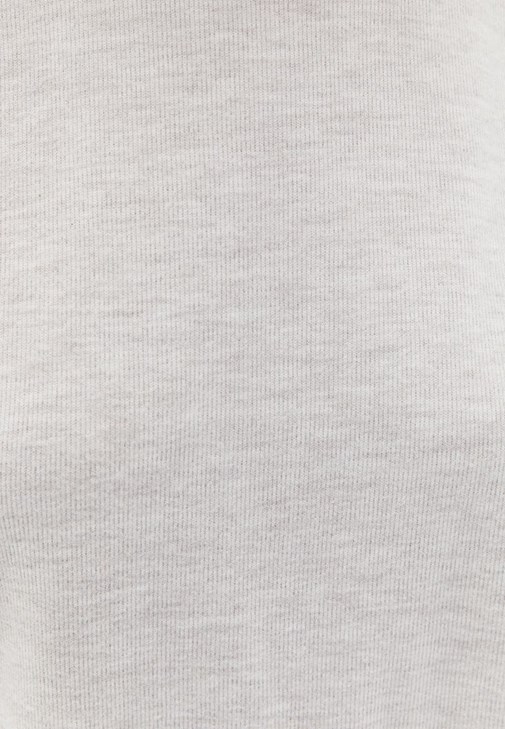 Straight-Fit Pantolon ve Kolsuz Atlet Kombini