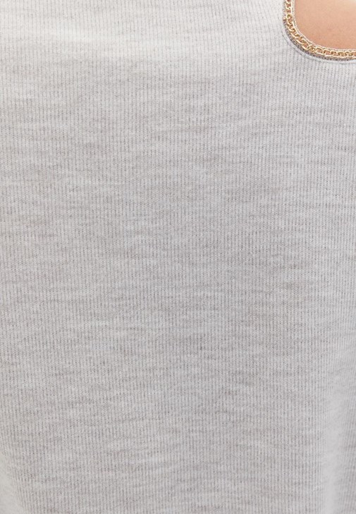 Cut-Out Detaylı Kazak ve Pantolon Kombini