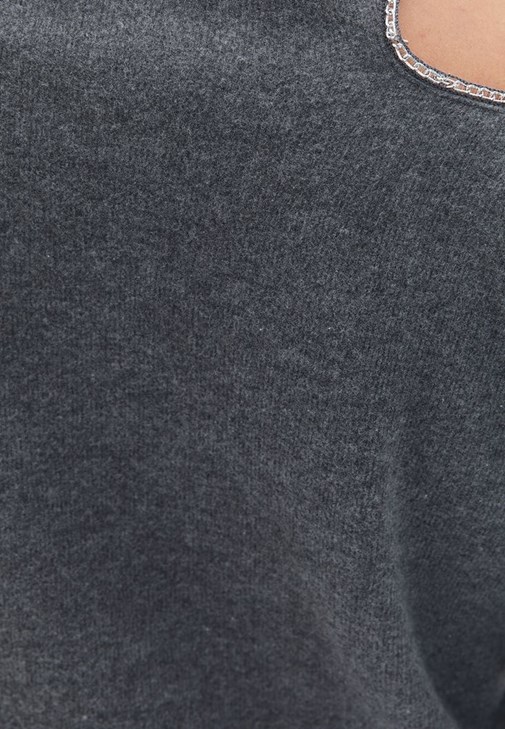 Cut-Out Detaylı Kazak ve Straight-Fit Pantolon Kombini
