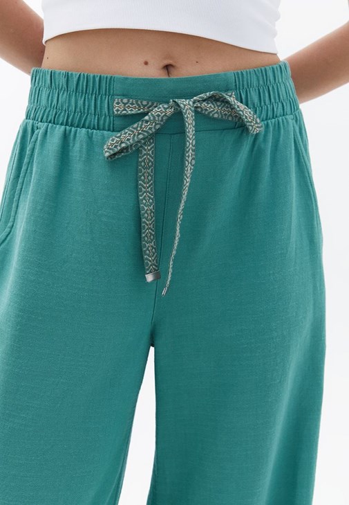 Orta Bel Pantolon ve Denim Ceket Kombini