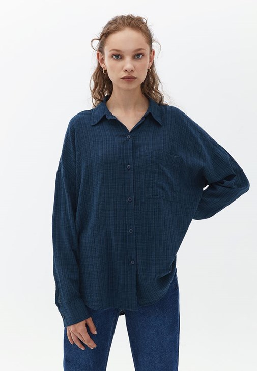 Cepli Oversize Gömlek ve Pantolon Kombini