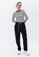 Women Black High Rise Carrot Fit Pants