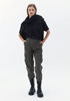 Women Green Mid Rise Cargo Pants with Belt