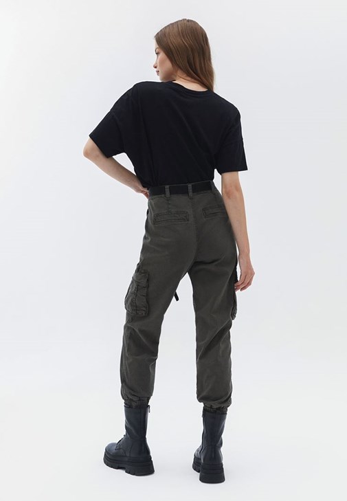 Tencel Kemerli Pantolon ve Tişört Kombini
