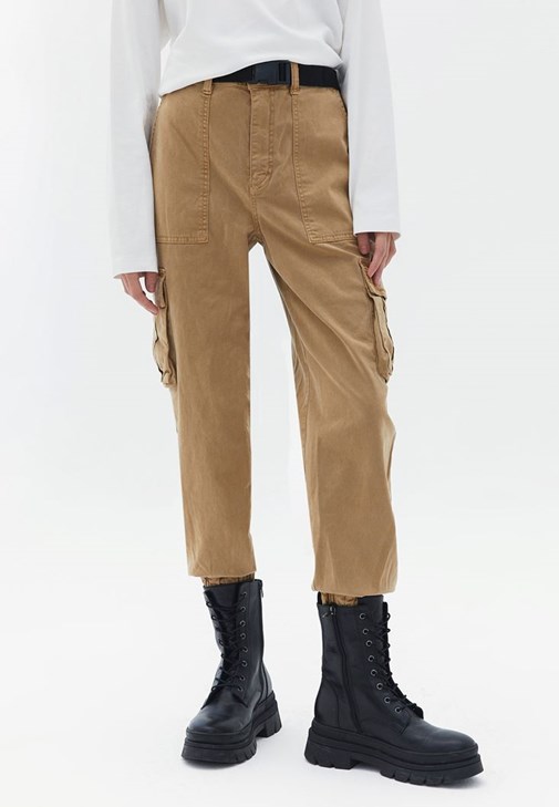 Kemerli Tencel Pantolon ve Tişört Kombini
