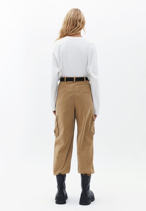 Kemerli Tencel Pantolon ve Tişört Kombini