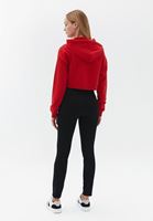 Tayt ve Crop Sweatshirt Kombini