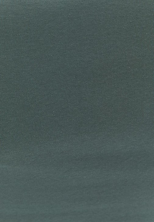 Crop Tişört ve Denim Pantolon Kombini
