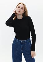 Women Black Ribbed Sweater with Crew Neck