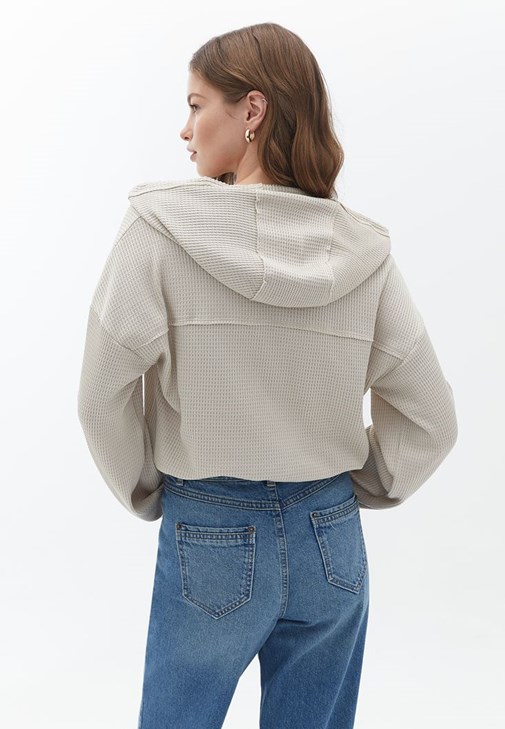 Crop Sweatshirt ve Denim Pantolon Kombini