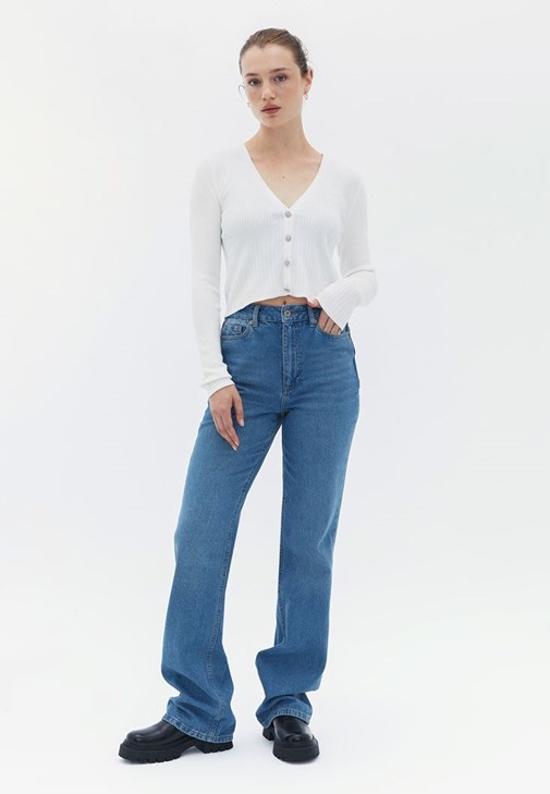 Kısa Hırka ve Denim Pantolon Kombini