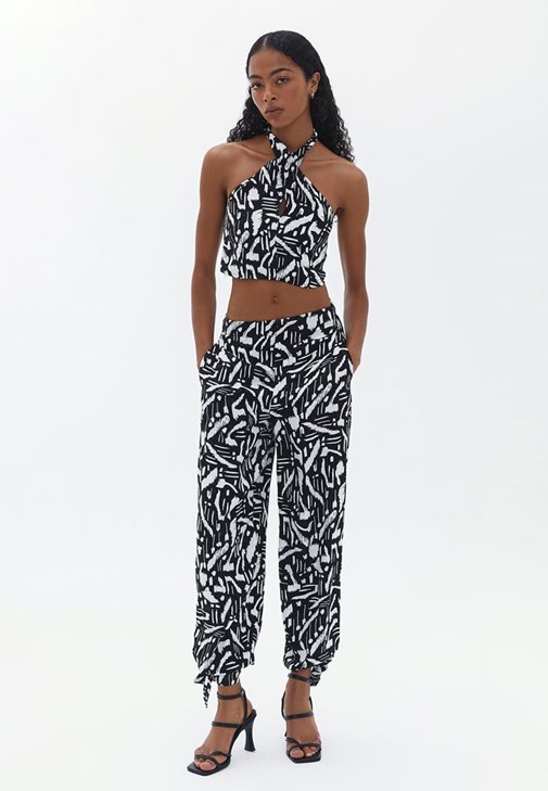 Bağlama Detaylı Crop Bluz ve Pantolon Kombini