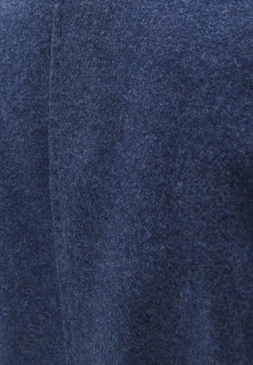 Yünlü Blazer ve Denim Pantolon Kombini 