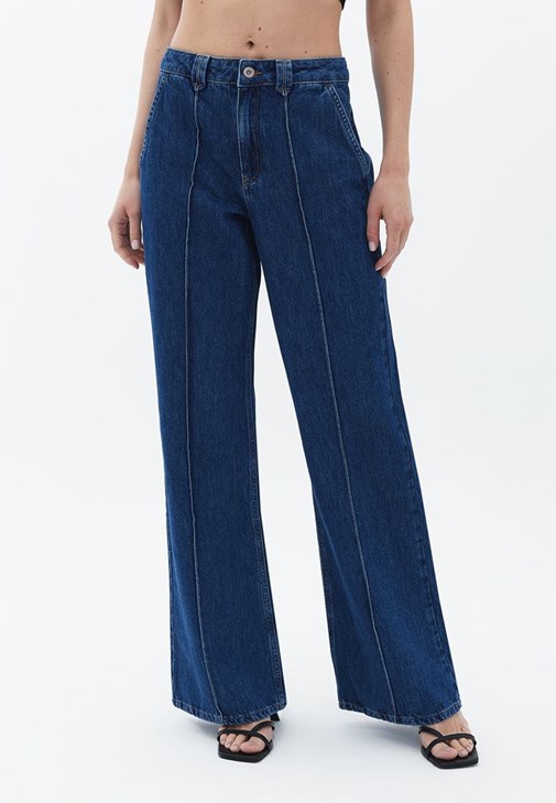 Denim Detaylı Sweatshirt ve Pantolon Kombini
