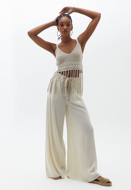 Püsküllü Atlet ve Wide-Leg Pantolon Kombini