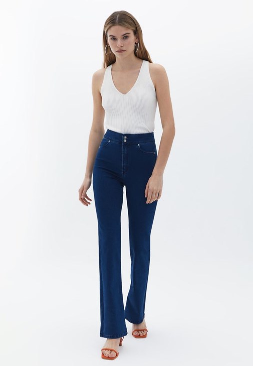 Bootcut Pantolon ve Triko Atlet kombini