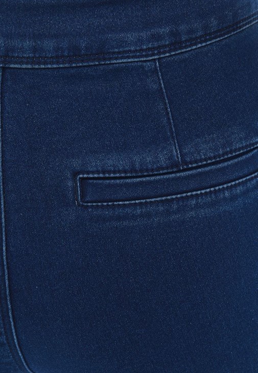 Bootcut Pantolon ve Triko Atlet kombini