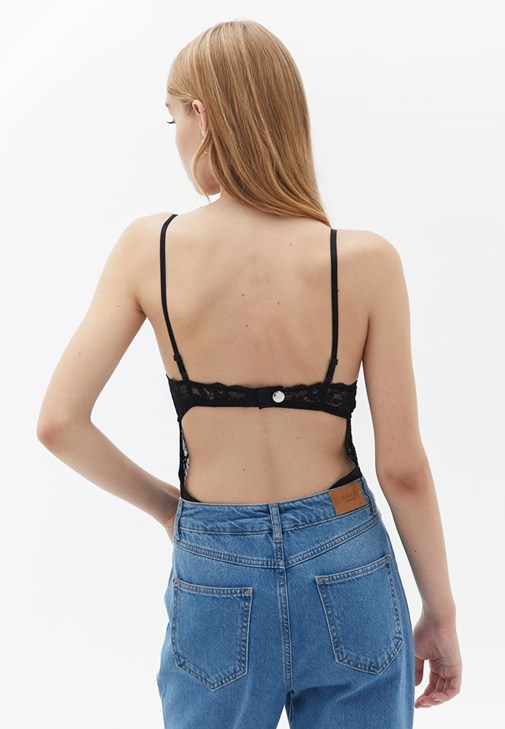 V Yaka Blazer Ceket ve Denim Kombini