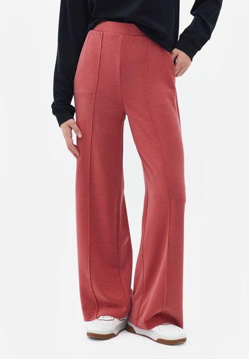 Loose-Fit Tişört ve Wide-Leg Pantolon Kombini