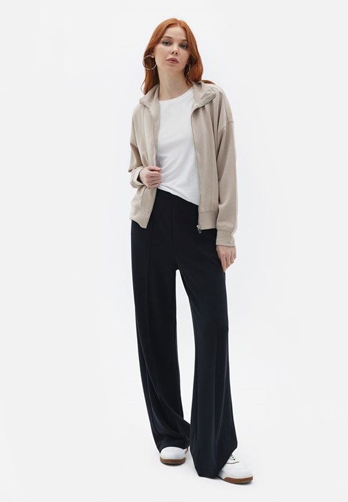 Sweatshirt ve Bol Paça Pantolon Kombini
