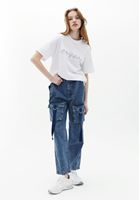 Baggy-Fit Denim Pantolon ve Tişört Kombini