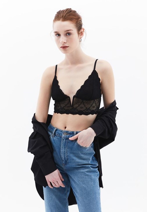 Oversize Ceket ve Dantelli Bralet Kombini