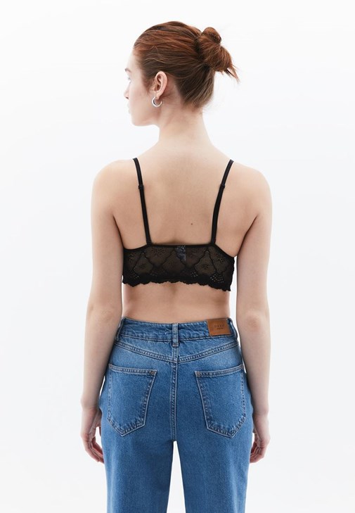 Oversize Ceket ve Dantelli Bralet Kombini