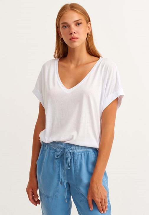 Oversize Tişört ve Denim Jogger Kombini
