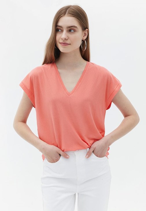 Modal Tişört ve Mom-Fit Pantolon Kombini