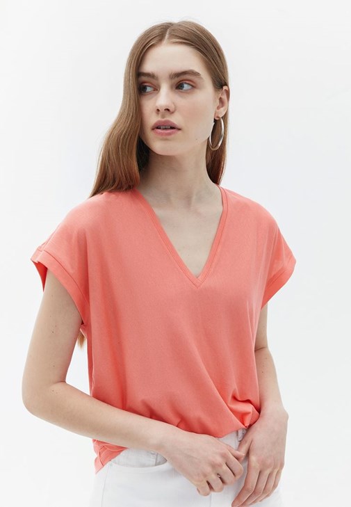 Modal Tişört ve Mom-Fit Pantolon Kombini