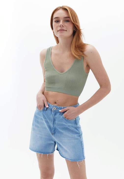 Crop Top ve Denim Şort Kombini